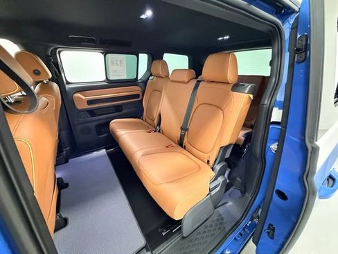 Used 2025 Volkswagen ID. Buzz Pro S RWD image 24