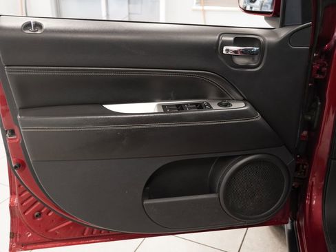 Used 2015 Jeep Compass Latitude image 16