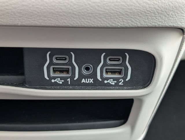 Used 2024 Chrysler Pacifica Touring-L FWD image 20