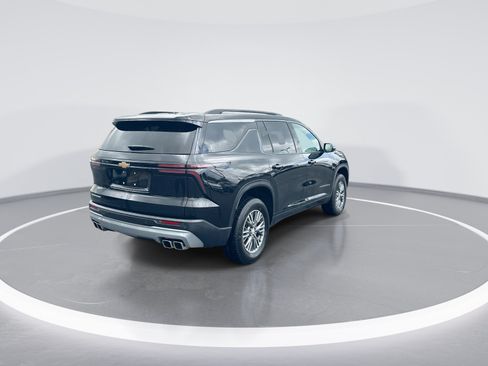 Used 2025 Chevrolet Traverse LT FWD image 9