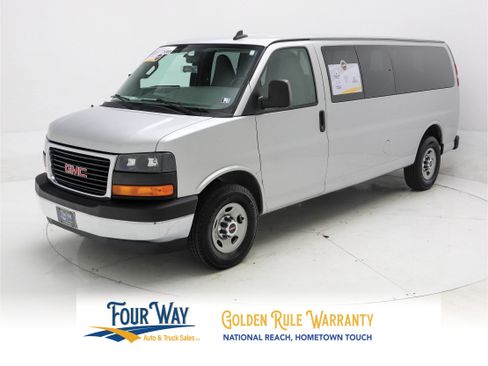 Used 2017 GMC Savana 3500 LT w/ LT Preferred Equipment Group image 8