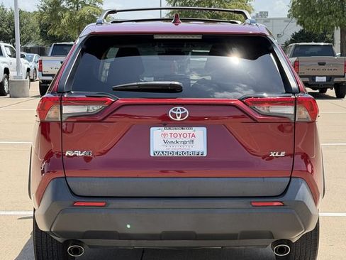 Used 2022 Toyota RAV4 XLE FWD image 5