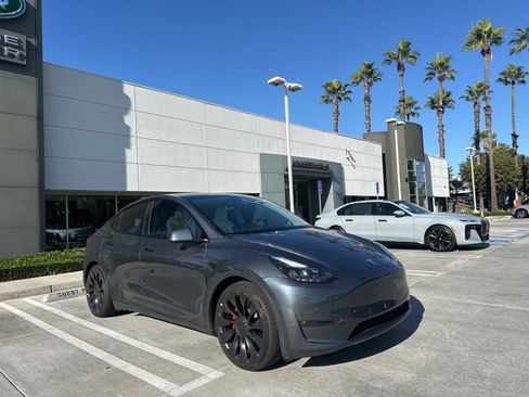 Used 2022 Tesla Model Y Performance image 2