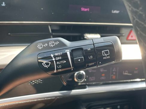 Used 2025 Kia Sportage EX FWD image 25
