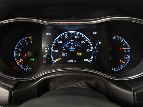 Certified 2020 Jeep Grand Cherokee Altitude AWD/4WD image 31