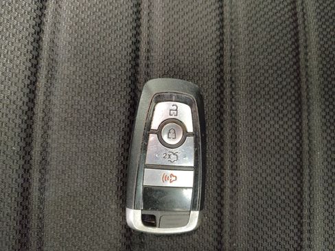 Used 2019 Ford Fusion SE FWD image 32