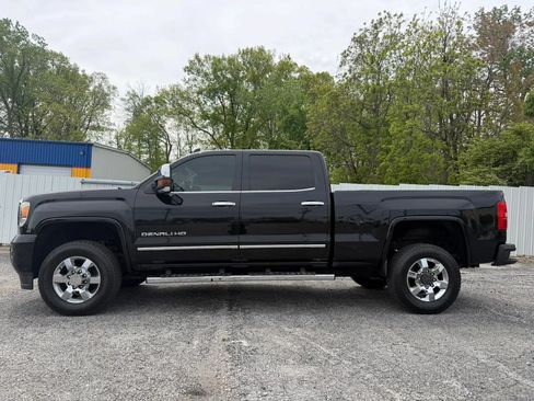 Used 2016 GMC Sierra 2500 Denali w/ Duramax Plus Package AWD/4WD image 2