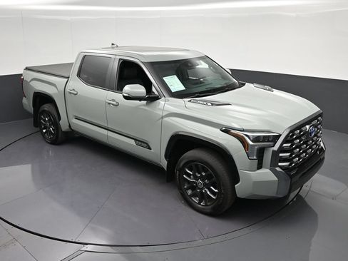 Used 2024 Toyota Tundra Platinum AWD/4WD image 25