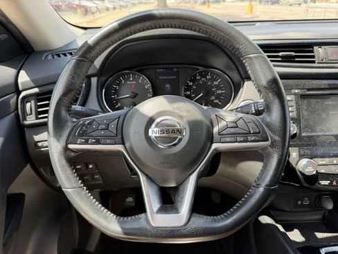 Used 2019 Nissan Rogue SV FWD image 13