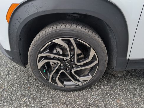 Used 2024 Chevrolet TrailBlazer RS image 2