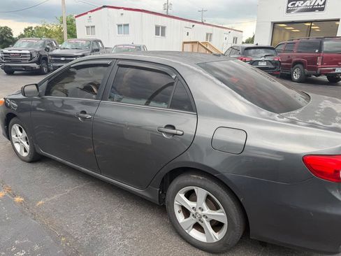 Used 2012 Toyota Corolla LE FWD image 3