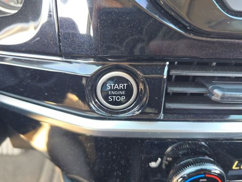 Used 2024 Nissan Pathfinder SV w/ SV Premium Package image 27