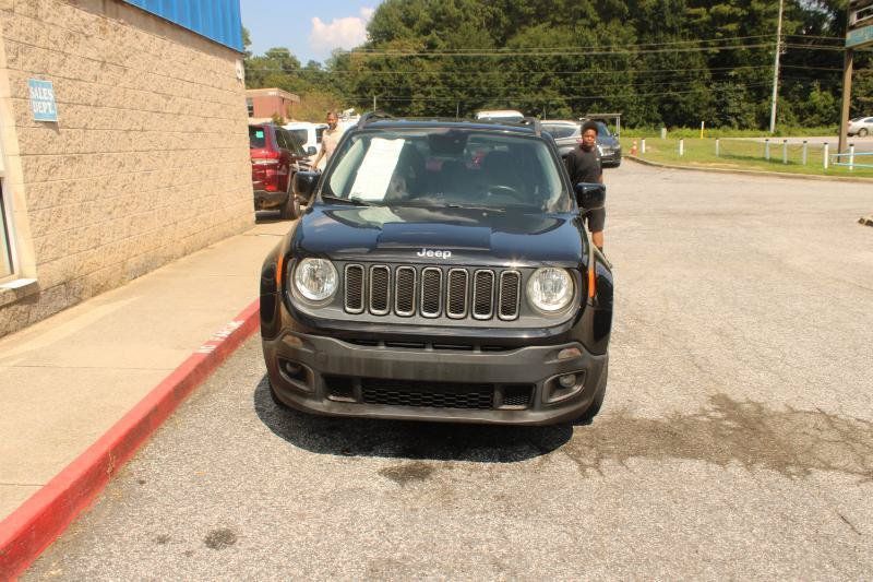 Used 2017 Jeep Renegade Latitude FWD image 2