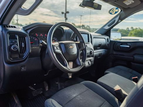 Used 2020 Chevrolet Silverado 1500 Custom w/ Custom Value Package image 17