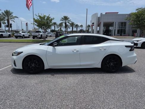 Used 2021 Nissan Maxima SR w/ Sport Mat Group FWD image 7