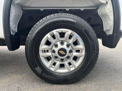 Used 2025 Chevrolet Silverado 2500 LT w/ Convenience Package AWD/4WD image 4