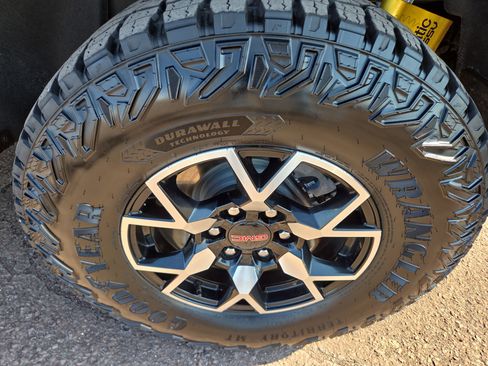 Used 2024 GMC Canyon AT4X image 11