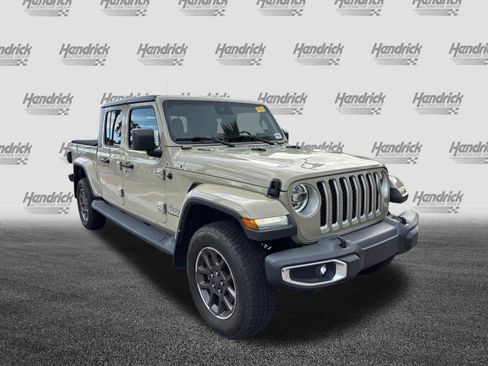 Used 2020 Jeep Gladiator Overland AWD/4WD image 2