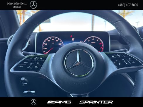 Used 2024 Mercedes-Benz GLC 300 image 25