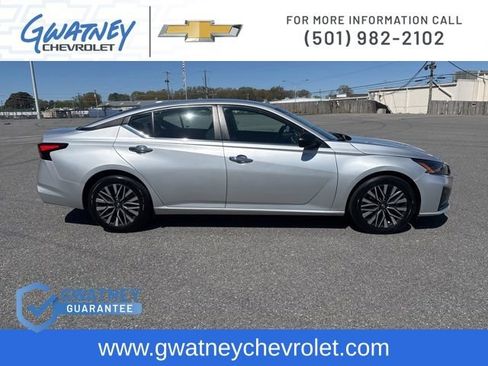 Used 2024 Nissan Altima 2.5 SV image 4