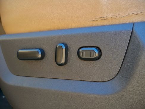 Used 2013 Ford F250 Lariat w/ Chrome Pkg image 12