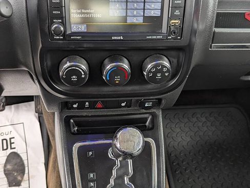 Used 2014 Jeep Patriot Latitude w/ Freedom Edition Package image 10