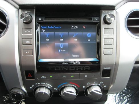 Used 2017 Toyota Tundra SR5 AWD/4WD image 36