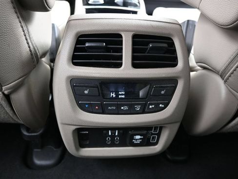 Used 2022 Honda Pilot Touring image 13