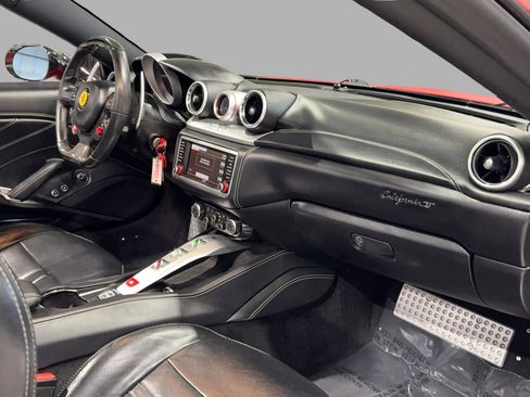 Used 2016 Ferrari California T image 20
