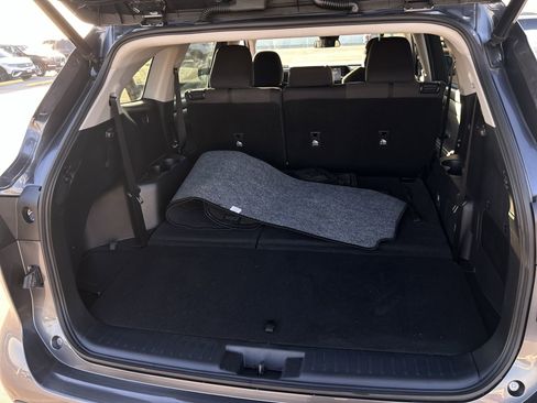 Used 2022 Toyota Highlander LE image 22