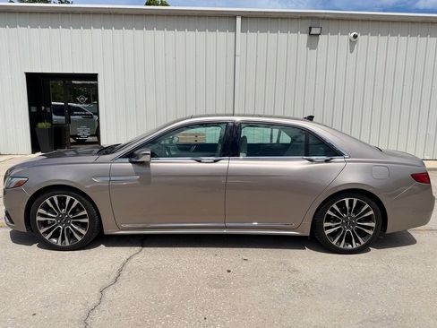 Used 2020 Lincoln Continental Reserve w/ Luxury Package FWD image 2
