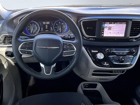 Certified 2023 Chrysler Voyager LX image 6