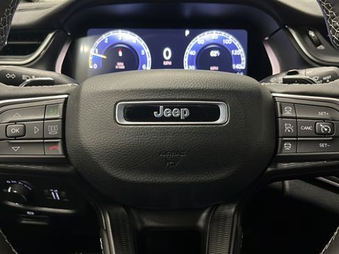 Used 2025 Jeep Grand Cherokee Laredo X w/ Luxury Tech Group I AWD/4WD image 16
