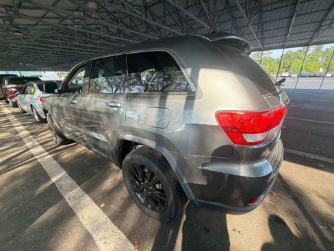 Used 2012 Jeep Grand Cherokee Altitude image 2