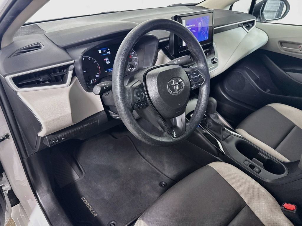Used 2025 Toyota Corolla LE FWD image 10