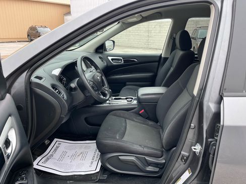 Used 2019 Nissan Pathfinder S image 21