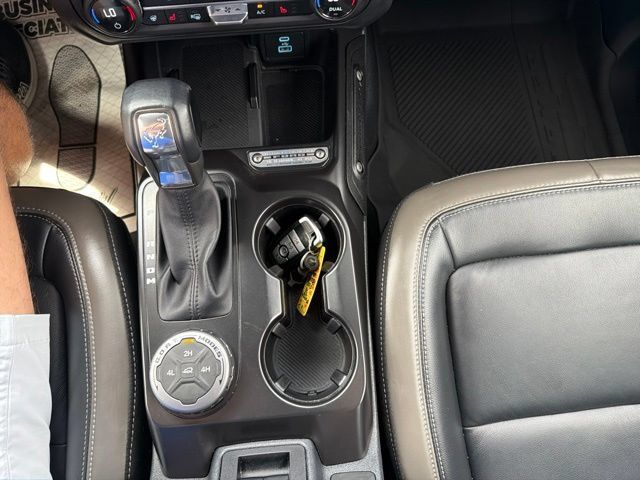 Used 2025 Ford Bronco Outer Banks AWD/4WD image 17