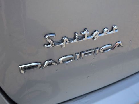 Used 2023 Chrysler Pacifica Touring-L FWD image 33
