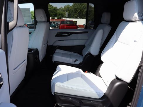 New 2025 Chevrolet Suburban Premier image 23