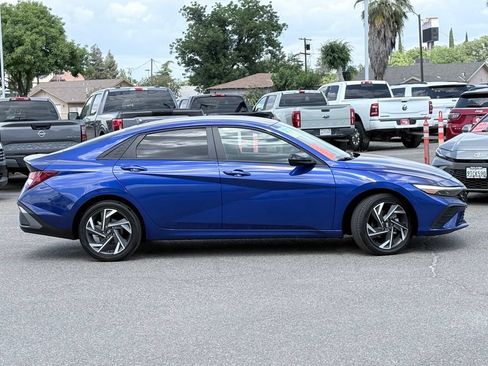 New 2025 Hyundai Elantra SEL FWD image 4