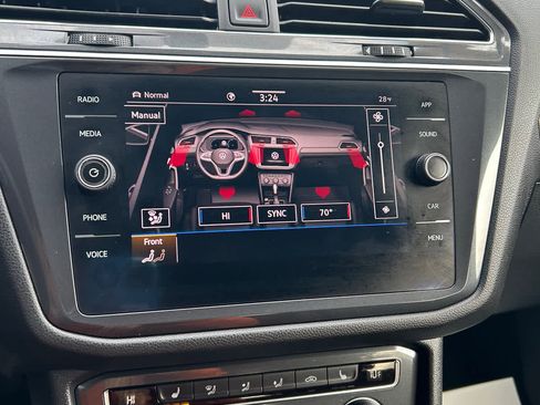 Used 2021 Volkswagen Tiguan SE image 19