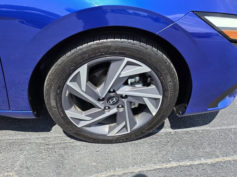 Used 2025 Hyundai Elantra Limited FWD image 35