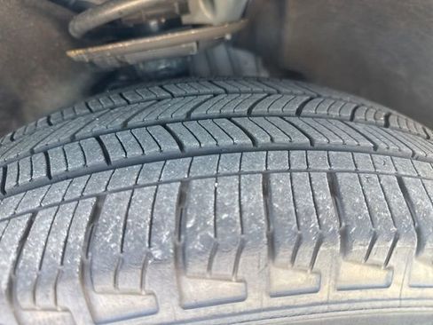 Used 2022 Ford Explorer XLT w/ Equipment Group 202A image 10