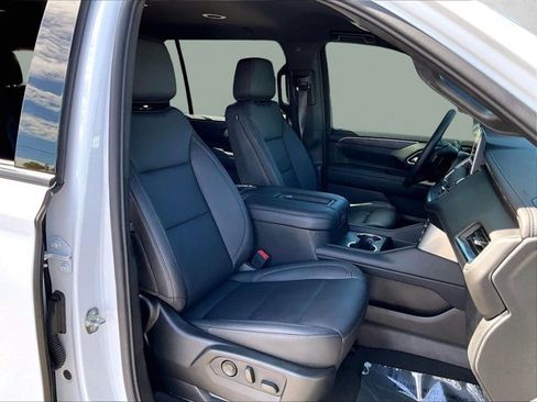 Used 2024 Chevrolet Suburban Z71 w/ Luxury Package image 9