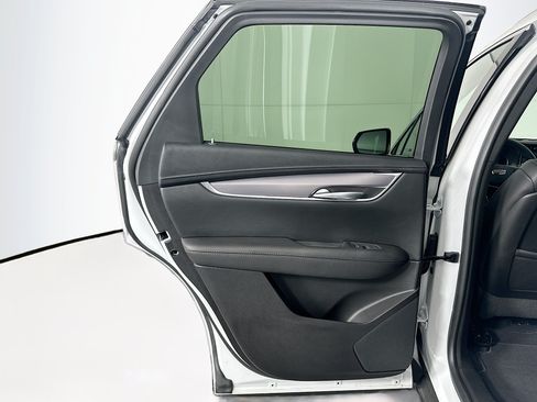 Used 2025 Cadillac XT5 Luxury FWD image 24