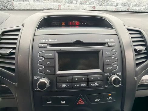 Used 2013 Kia Sorento LX w/ Value Pkg image 27