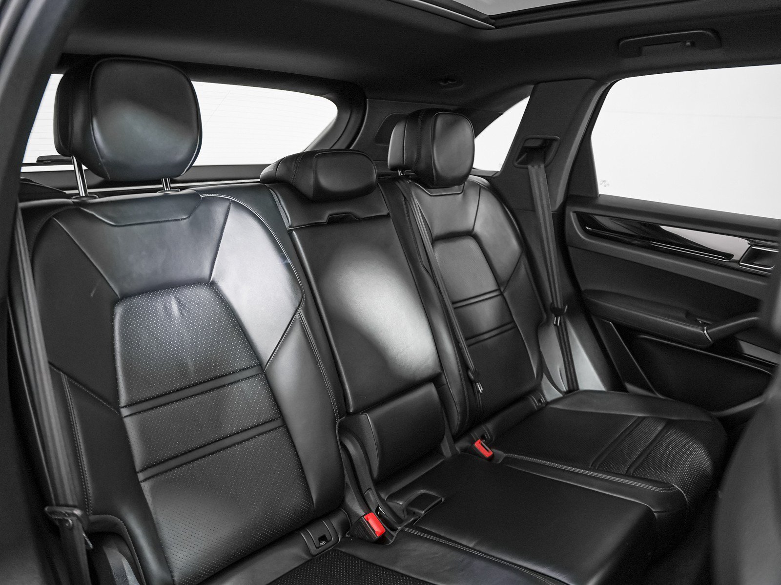Certified 2023 Porsche Cayenne AWD/4WD image 6