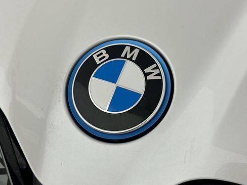 Used 2022 BMW iX xDrive50 w/ Premium Package image 33