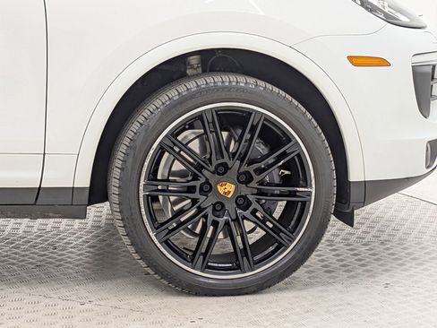Used 2018 Porsche Cayenne AWD image 12