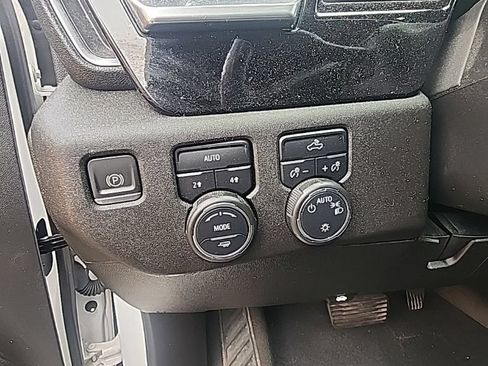 Used 2022 Chevrolet Silverado 1500 LT AWD/4WD image 14